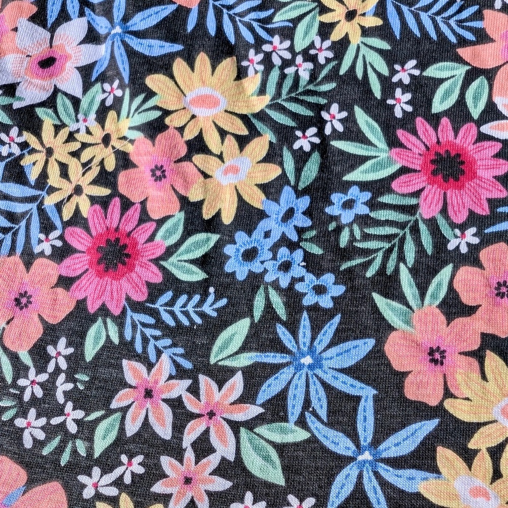 Bold Blooms: Sleeveless Floral Dress for Girls with Vibrant Colors - Picture 2 of 4